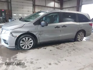 2018 Honda Odyssey LX with VIN 5FNRL6H21JB067863, listed as a IAAI auction lot 40432996 with 224,723 mi miles. Bid and sale history available at carsss.com. Image 6.