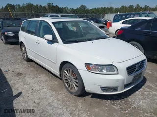 2009 Volvo V50 2.4L with VIN YV1MW382892471977, listed as a IAAI auction lot 41766254 with 273,103 mi miles. Bid and sale history available at carsss.com. Image 1.