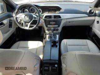 2013 Mercedes-Benz C 250 Sport z VIN WDDGF4HB5DR247239, wystawiony jako Copart lot #55534235 z przebiegiem 150 674 mil mil oraz Szkoda całkowita • Salvage title. Historia ofert i sprzedaży dostępna na DreamBid. Obrazek 8.