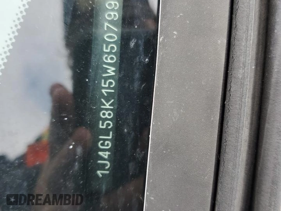 2005 Jeep Liberty Limited z VIN 1J4GL58K15W650799, wystawiony jako Copart lot #56036635 z przebiegiem 147 321 mil mil oraz Szkoda całkowita • Salvage title. Historia ofert i sprzedaży dostępna na DreamBid. Obrazek 13.