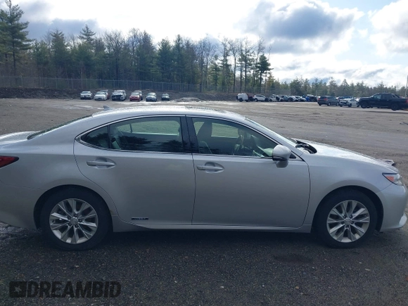 2013 Lexus ES 300h Hybrid with VIN JTHBW1GG1D2002302, listed as a IAAI auction lot 41902424 with 104,020 mi miles. Bid and sale history available at carsss.com. Image 13.