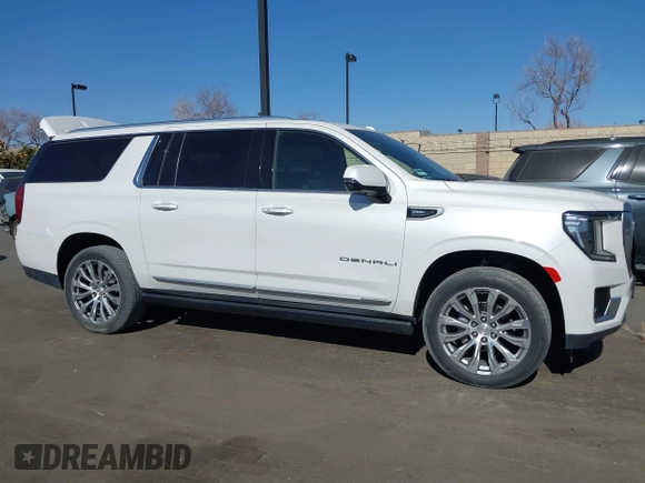 2022 GMC Yukon XL Denali with VIN 1GKS2JKL1NR217354, listed as a IAAI auction lot 41406548 with 29,940 mi miles and . Bid and sale history available at carsss.com. Image 13.