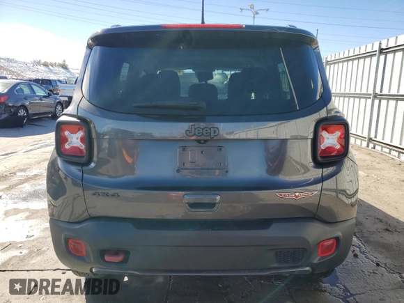2019 Jeep Renegade Trailhawk z VIN ZACNJBC18KPK03246, wystawiony jako Copart lot #80442034 z przebiegiem 68 282 mil mil oraz Szkoda całkowita • Salvage title. Historia ofert i sprzedaży dostępna na DreamBid. Obrazek 6.