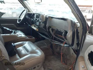 1999 GMC Suburban with VIN 3GKFK16R8XG501843, listed as a IAAI auction lot 42467263 with Not provided miles and . Bid and sale history available at DreamBid. Image 5.