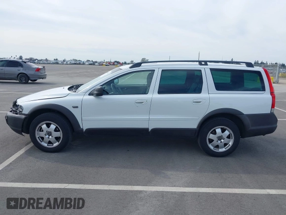2004 Volvo V70 XC70 with VIN YV1SZ59H541135280, listed as a IAAI auction lot 41689647 with 195,802 mi miles. Bid and sale history available at carsss.com. Image 14.