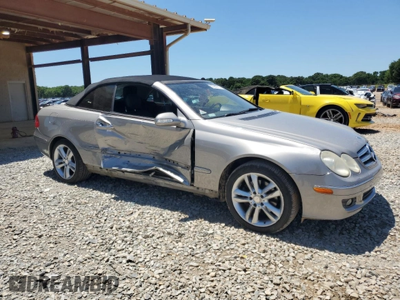2008 Mercedes-Benz CLK 350 z VIN WDBTK56FX8T092386, wystawiony jako Copart lot #57283715 z przebiegiem 126 696 mil mil oraz Szkoda całkowita • Salvage title. Historia ofert i sprzedaży dostępna na DreamBid. Obrazek 4.