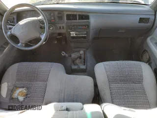 1995 Toyota T100 z VIN JT4VD22F4S0008399, wystawiony jako Copart lot #42249755 z przebiegiem 282 751 mil mil oraz Czysty tytuł • Clean title. Historia ofert i sprzedaży dostępna na DreamBid. Obrazek 8.