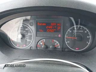 2018 Ram ProMaster Cargo z VIN 3C6TRVDG0JE144400, wystawiony jako IAAI lot #42287423 z przebiegiem 124 891 mil mil oraz . Historia ofert i sprzedaży dostępna na DreamBid. Obrazek 7.