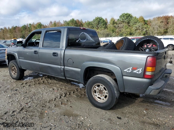 2002 Chevrolet Silverado 1500HD LT with VIN 1GCGK13U82F207121, listed as a Copart auction lot 79967784 with 343,097 mi miles and Clean Title. Bid and sale history available at carsss.com. Image 2.