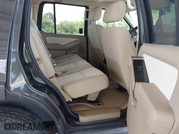 2007 Ford Explorer XLT with VIN 1FMEU63E97UB66066, listed as a IAAI auction lot 41920036 with 165,482 mi miles. Bid and sale history available at carsss.com. Image 8.