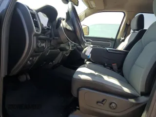 2019 Ram 1500 Big Horn z VIN 1C6RREFT7KN650890, wystawiony jako Copart lot #57596005 z przebiegiem 75 711 mil mil oraz Szkoda całkowita • Salvage title. Historia ofert i sprzedaży dostępna na DreamBid. Obrazek 7.