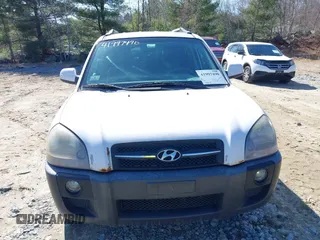 2008 Hyundai Tucson SE with VIN KM8JN12D68U874428, listed as a IAAI auction lot 41997490 with 174,110 mi miles. Bid and sale history available at carsss.com. Image 6.