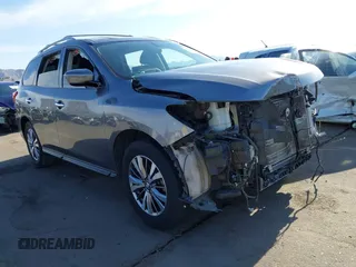2019 Nissan Pathfinder S z VIN 5N1DR2MN8KC635781, wystawiony jako IAAI lot #42027078 z przebiegiem 110 797 mil mil oraz . Historia ofert i sprzedaży dostępna na DreamBid. Obrazek 1.