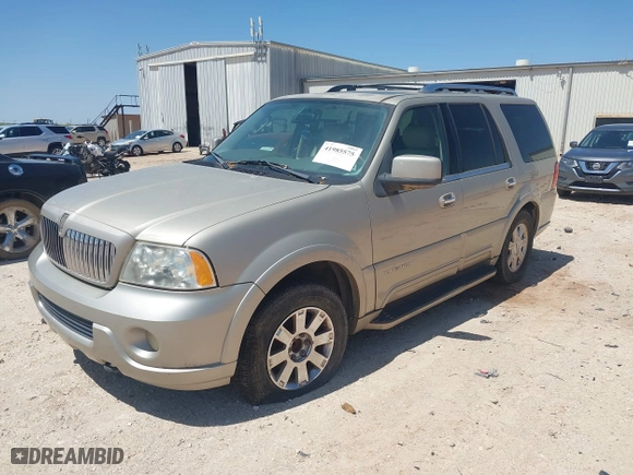 2004 Lincoln Navigator Luxury with VIN 5LMFU27R74LJ33852, listed as a IAAI auction lot 41985575 with 1 mi miles. Bid and sale history available at carsss.com. Image 2.
