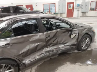 2017 Toyota Camry XLE z VIN 4T1BF1FK5HU389773, wystawiony jako IAAI lot #42189385 z przebiegiem 133 860 mil mil oraz . Historia ofert i sprzedaży dostępna na DreamBid. Obrazek 6.