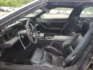 1988 Chevrolet Corvette z VIN 1G1YY218XJ5122454, wystawiony jako Copart lot #57773835 z przebiegiem 90 807 mil mil oraz Czysty tytuł • Clean title. Historia ofert i sprzedaży dostępna na DreamBid. Obrazek 7.