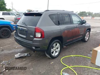 2016 Jeep Compass Latitude z VIN 1C4NJCEA2GD648240, wystawiony jako IAAI lot #42644443 z przebiegiem 189 370 mil mil oraz . Historia ofert i sprzedaży dostępna na DreamBid. Obrazek 4.