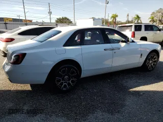 2023 Rolls-Royce Ghost Black Badge z VIN SCATD6C00PU220233, wystawiony jako Copart lot #77344924 z przebiegiem 4438 mil mil oraz Nie do naprawy. Historia ofert i sprzedaży dostępna na DreamBid. Obrazek 3.