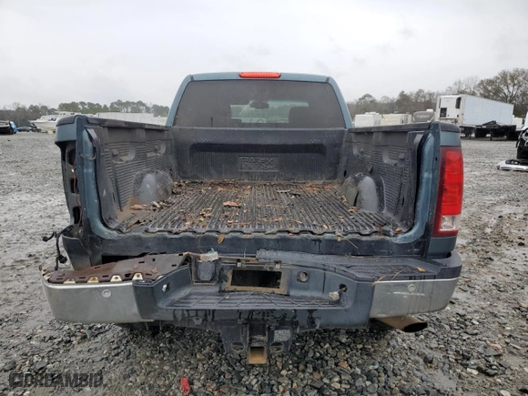 2008 GMC Sierra 2500HD SLE2 with VIN 1GTHK29KX8E198971, listed as a Copart auction lot 87610435 with 317,278 mi miles and Salvage Title. Bid and sale history available at carsss.com. Image 6.