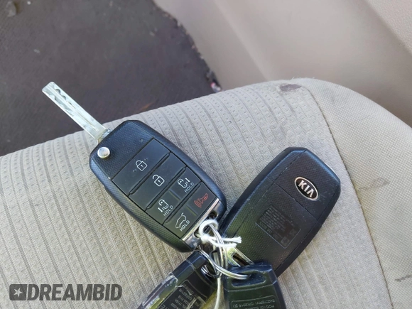 2020 Kia Sedona EX with VIN KNDMB5C17L6587425, listed as a IAAI auction lot 40998825 with 57,503 mi miles. Bid and sale history available at carsss.com. Image 11.