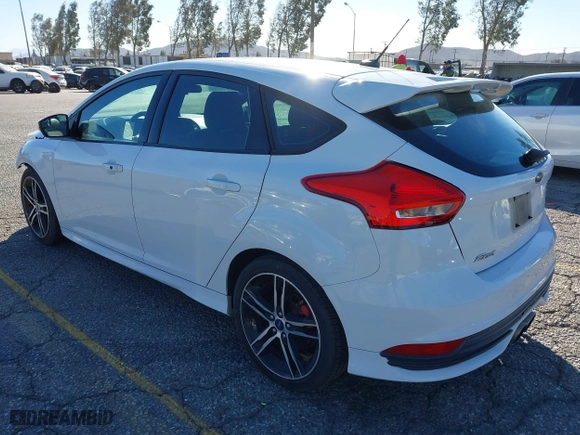 2015 Ford Focus ST with VIN 1FADP3L92FL380352, listed as a IAAI auction lot 41365139 with 136,226 mi miles. Bid and sale history available at carsss.com. Image 3.