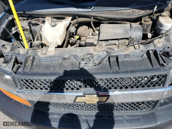 2010 Chevrolet Express Passenger LS with VIN 1GNUGBD41A1161725, listed as a Copart auction lot 76292724 with 99,850 mi miles and Salvage Title. Bid and sale history available at carsss.com. Image 13.
