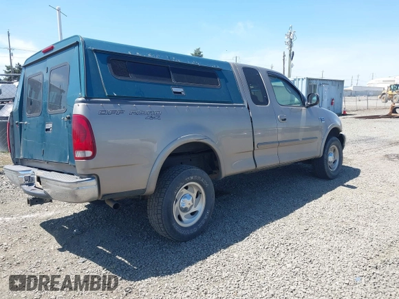 2001 Ford F-150 XL z VIN 2FTRX18L61CA78784, wystawiony jako IAAI lot #42228289 z przebiegiem 208 507 mil mil oraz . Historia ofert i sprzedaży dostępna na DreamBid. Obrazek 4.