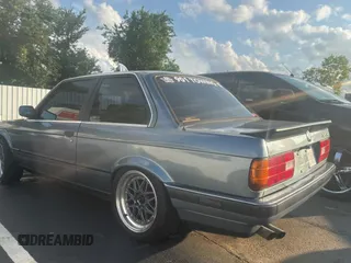 1989 BMW 3 Series 325is z VIN WBAAA2306K4259822, wystawiony jako Copart lot #60571445 z przebiegiem 125 750 mil mil oraz Czysty tytuł • Clean title. Historia ofert i sprzedaży dostępna na DreamBid. Obrazek 3.
