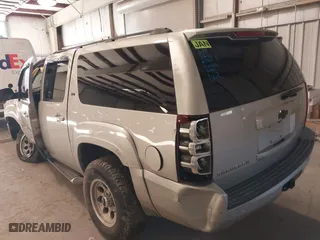 2007 Chevrolet Suburban LTZ with VIN 3GNFC16057G264519, listed as a IAAI auction lot 41641397 with 235,431 mi miles. Bid and sale history available at carsss.com. Image 3.