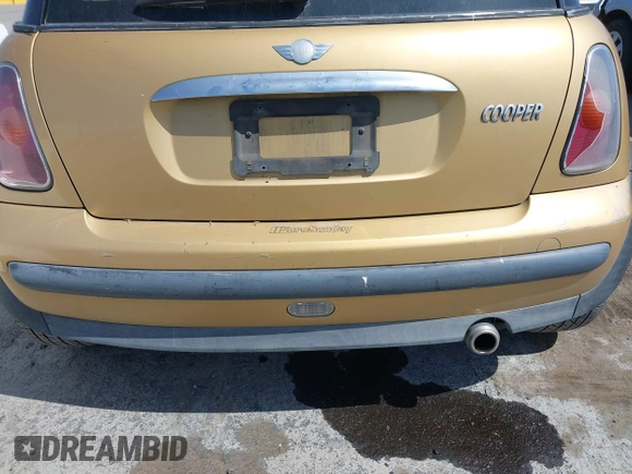 2004 MINI Hardtop with VIN WMWRC33434TJ53276, listed as a IAAI auction lot 42221744 with 195,400 mi miles and . Bid and sale history available at DreamBid. Image 13.