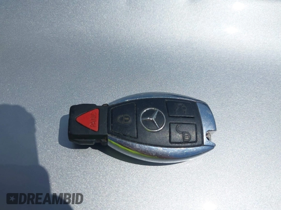 2011 Mercedes-Benz C 300 Sport z VIN WDDGF8BB6BR133621, wystawiony jako IAAI lot #42561902 z przebiegiem 106 078 mil mil oraz . Historia ofert i sprzedaży dostępna na DreamBid. Obrazek 11.