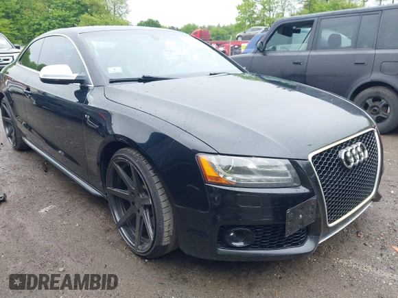 2010 Audi S5 Premium Plus z VIN WAUCVAFR9AA062970, wystawiony jako IAAI lot #42226065 z przebiegiem 128 747 mil mil oraz . Historia ofert i sprzedaży dostępna na DreamBid. Obrazek 1.
