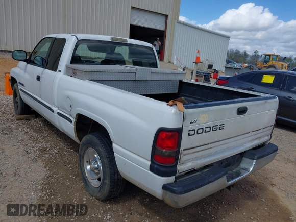 1998 Dodge 1500 z VIN 3B7HC13Y3WG180371, wystawiony jako IAAI lot #41832046 z przebiegiem 245 121 mil mil oraz . Historia ofert i sprzedaży dostępna na DreamBid. Obrazek 6.