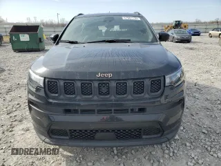 2023 Jeep Compass Latitude z VIN 3C4NJDBN4PT544548, wystawiony jako Copart lot #47981135 z przebiegiem 21 335 mil mil oraz Szkoda całkowita • Salvage title. Historia ofert i sprzedaży dostępna na DreamBid. Obrazek 5.