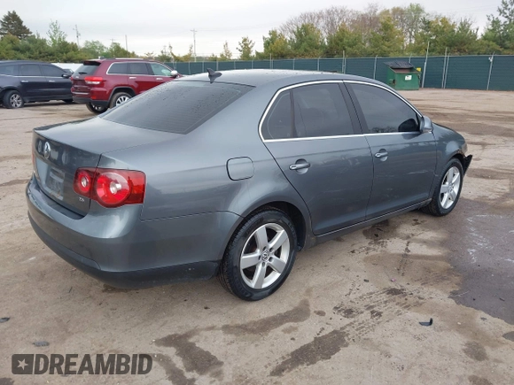 2008 Volkswagen Jetta SE z VIN 3VWRM71K18M135790, wystawiony jako IAAI lot #42165888 z przebiegiem 147 523 mil mil oraz . Historia ofert i sprzedaży dostępna na DreamBid. Obrazek 4.