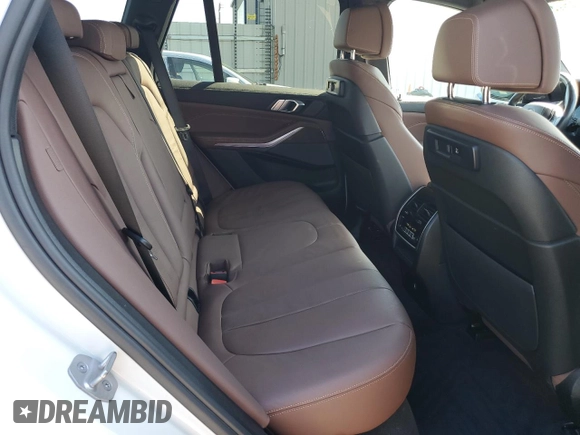 2021 BMW X5 xDrive40i z VIN 5UXCR6C0XM9E49285, wystawiony jako Copart lot #60897325 z przebiegiem 57 314 mil mil oraz Szkoda całkowita • Salvage title. Historia ofert i sprzedaży dostępna na DreamBid. Obrazek 11.