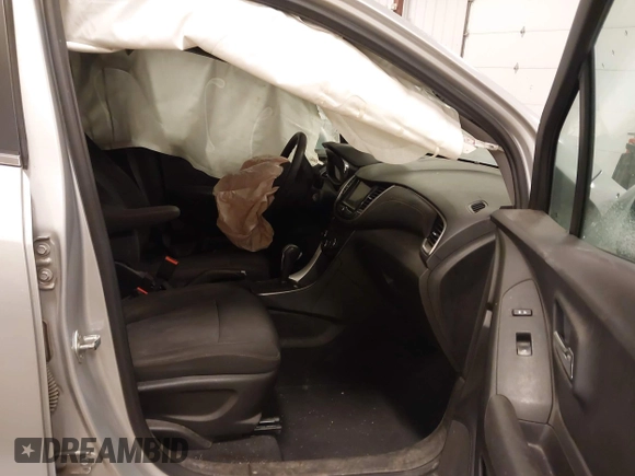 2019 Chevrolet Trax LT with VIN 3GNCJLSB3KL280097, listed as a IAAI auction lot 41286963 with Not Provided miles and . Bid and sale history available at carsss.com. Image 5.