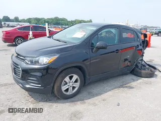 2022 Chevrolet Trax LS with VIN KL7CJNSM8NB550157, listed as a IAAI auction lot 39952108 with 17,287 mi miles. Bid and sale history available at carsss.com. Image 2.