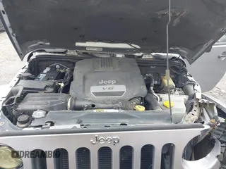 2014 Jeep Wrangler Unlimited Sahara z VIN 1C4BJWEG0EL129229, wystawiony jako IAAI lot #42380976 z przebiegiem 175 735 mil mil oraz . Historia ofert i sprzedaży dostępna na DreamBid. Obrazek 10.