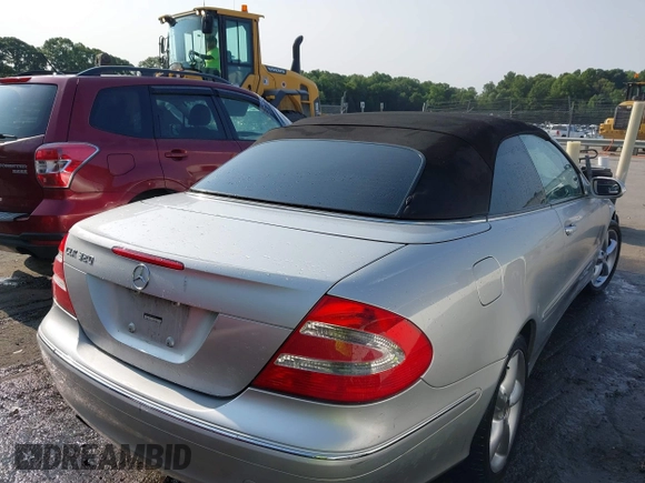 2005 Mercedes-Benz CLK 320 z VIN WDBTK65J85F150968, wystawiony jako IAAI lot #42390264 z przebiegiem 151 325 mil mil oraz . Historia ofert i sprzedaży dostępna na DreamBid. Obrazek 4.