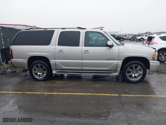 2005 GMC Yukon XL Denali with VIN 1GKFK66U45J189596, listed as a IAAI auction lot 41565628 with NaN miles. Bid and sale history available at carsss.com. Image 13.
