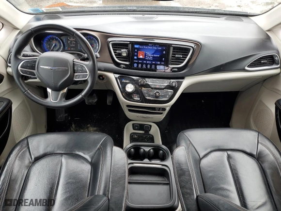 2017 Chrysler Pacifica Touring-L with VIN 2C4RC1BG3HR788191, listed as a Copart auction lot 48033905 with 96,084 mi miles and Salvage Title. Bid and sale history available at carsss.com. Image 8.