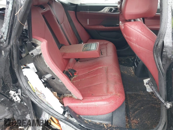 2024 BMW i4 M50 z VIN WBY33AW00RFS06591, wystawiony jako IAAI lot #41863252 z przebiegiem 15 260 mil mil oraz . Historia ofert i sprzedaży dostępna na DreamBid. Obrazek 8.