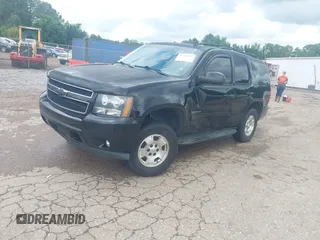 2014 Chevrolet Tahoe LT z VIN 1GNSKBE02ER133795, wystawiony jako IAAI lot #42335322 z przebiegiem 217 292 mil mil oraz . Historia ofert i sprzedaży dostępna na DreamBid. Obrazek 20.