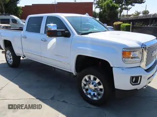 2016 GMC Sierra 2500HD Denali z VIN 1GT12UE88GF241641, wystawiony jako Copart lot #59048605 z przebiegiem 183 488 mil mil oraz Szkoda całkowita • Salvage title. Historia ofert i sprzedaży dostępna na DreamBid. Obrazek 1.