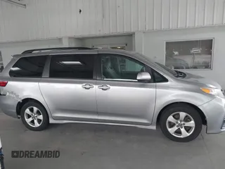 2018 Toyota Sienna LE Auto Access Seat с VIN 5TDKZ3DC4JS942314, выставлен на аукционе IAAI как лот 42230878 с пробегом 245 789 миль миль и . История ставок и продаж доступна на DreamBid. Изображение 13.