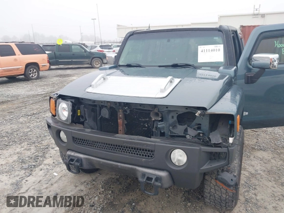2007 Hummer H3 SUV with VIN 5GTDN13E178106008, listed as a IAAI auction lot 41114010 with 172,695 mi miles. Bid and sale history available at carsss.com. Image 6.