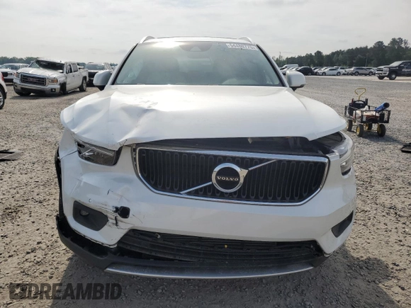 2021 Volvo XC40 Momentum z VIN YV4162UK5M2439826, wystawiony jako Copart lot #54480775 z przebiegiem 35 279 mil mil oraz Szkody całkowita. Historia ofert i sprzedaży dostępna na DreamBid. Obrazek 5.