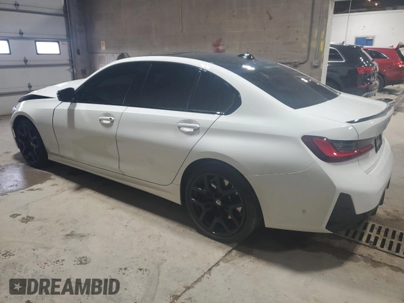 2025 BMW 3 Series 330i xDrive z VIN 3MW89CW08S8F13696, wystawiony jako Copart lot #51581325 z przebiegiem 5 903 mil mil oraz Szkoda całkowita • Salvage title. Historia ofert i sprzedaży dostępna na DreamBid. Obrazek 2.