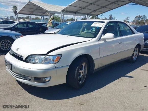 2000 Lexus ES 300 with VIN JT8BF28G7Y5076980, listed as a IAAI auction lot 41949171 with 168,860 mi miles. Bid and sale history available at carsss.com. Image 2.